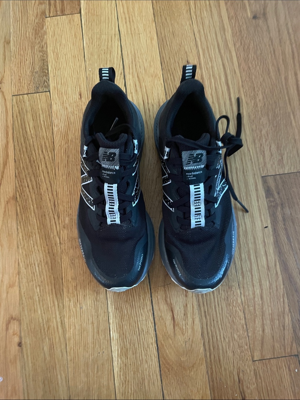 New Balance Men's Black Athletic Sneakers with White Accents Size 7